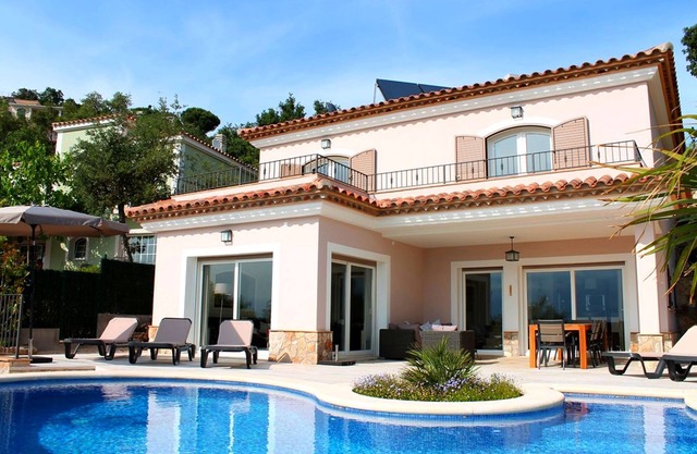 Villa in Santa Cristina d'Aro with Private Pool