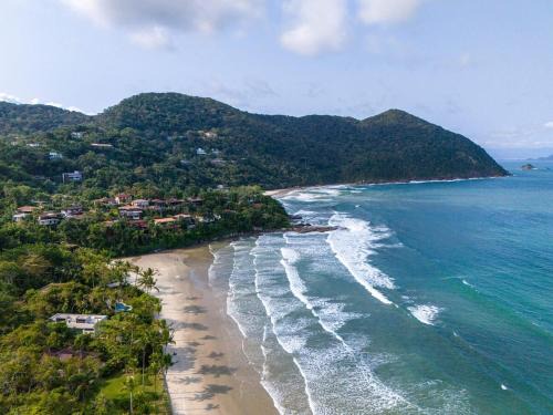 Villa in the middle of the Atlantic Forest in private condo