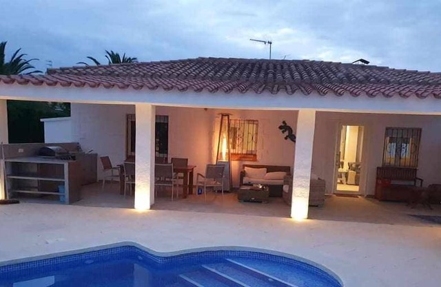 Villa Iris with private pool, air conditioning and wifi