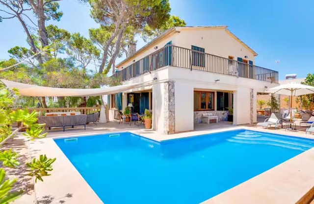 Villa Isabel, Estancia Cove. Nice house by the sea very close to Palma