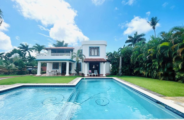 Villa Jeff & Jyps, 2 bedrooms, swimming-pool, 2 min walk from the beach