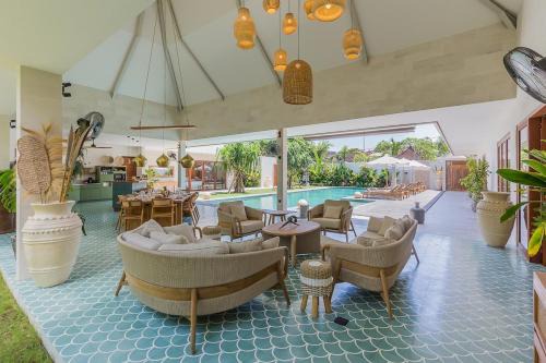 Villa Jinjah Soul Luxury 5BR Villa,18m Pool & Garden