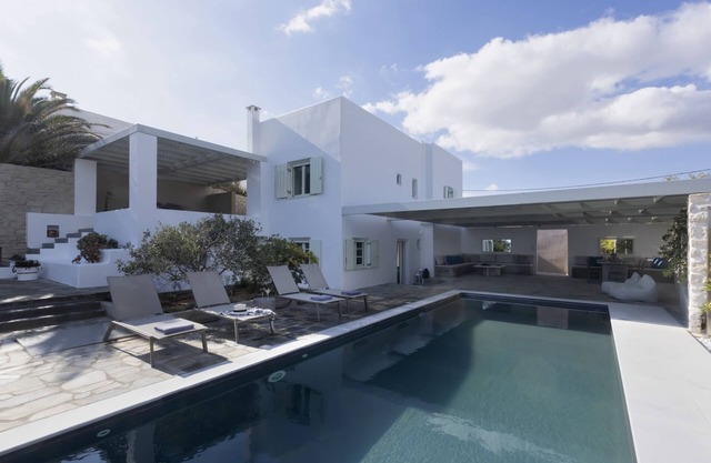 Villa Kirki · Stunning Beachfront 3BR Villa that h