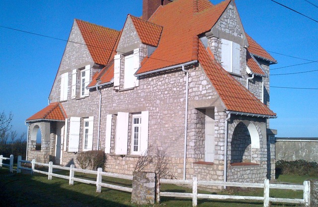 Villa 'La Solitude' 100 meters from the beach surrounded by dunes.