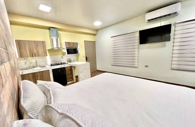 * VILLA LAS FLORES *