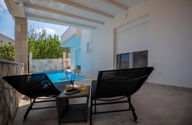 Villa Lavanda - Two Bedroom Apartment with Balcony A1