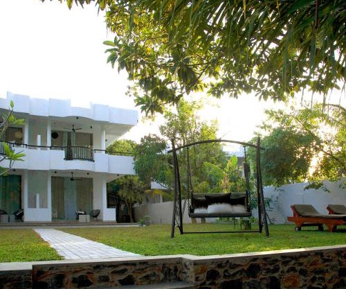 villa layanga - riverside guestrooms