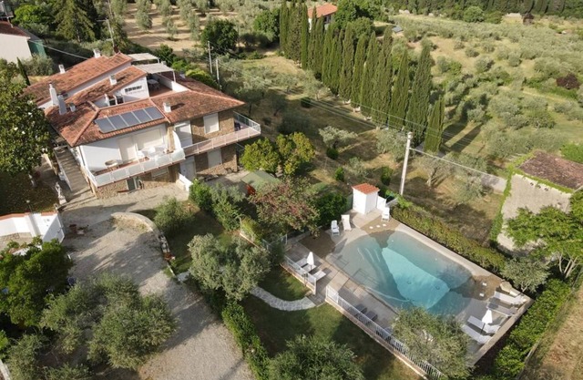 Villa le statue is 5 km from the center of Florence, pool and private parking
