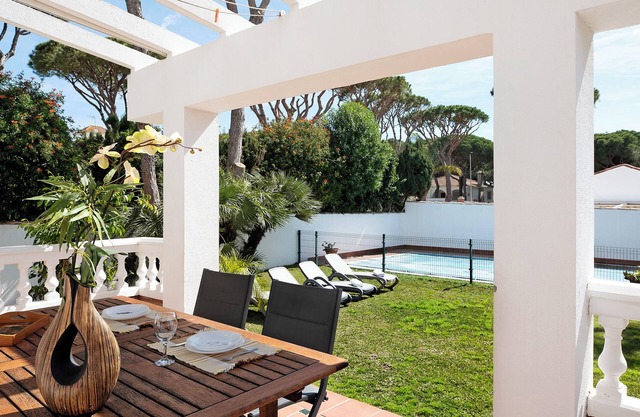 Villa 'Margaritas' with Private Pool, Wi-Fi and Air Conditioning