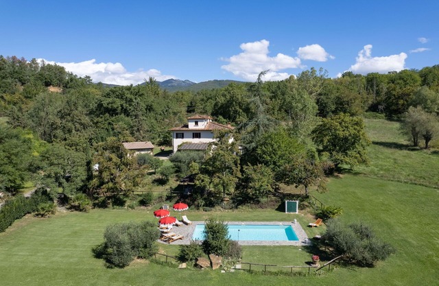 VILLA MARINA, Private Villa in the Tuscan Countryside with Pool (Concierge service available)