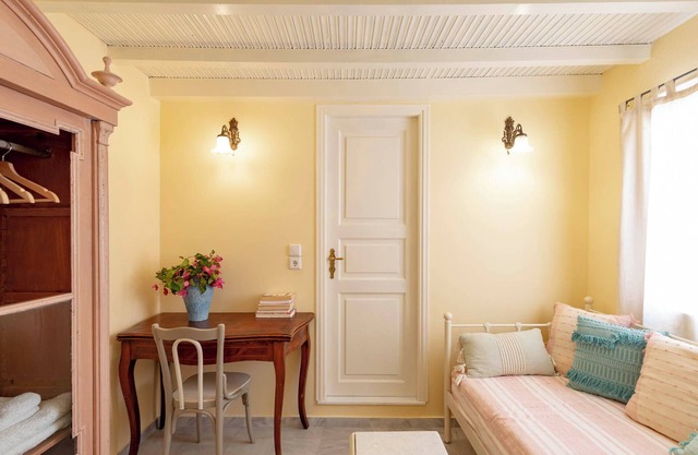 Villa Maria-Syros,Daphne