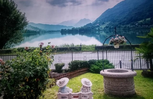Villa Marilena: detached house with direct lake access