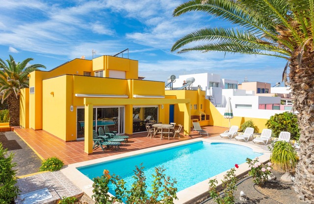 VILLA MARIPOSA INCREDIBLE VIEWS NEXT TO THE SEA.