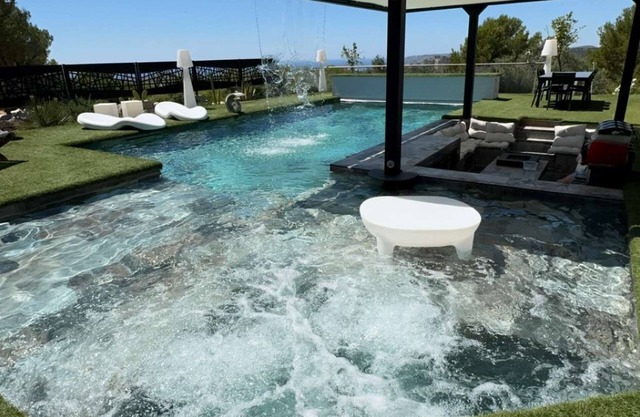 Villa Massilia 14 pers with private pool and jacuzzi - Heights Marseille 15eme