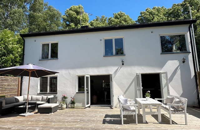 Villa med perfekt läge - bo nära havet, butiker och nå Stockholm city på 20 min.