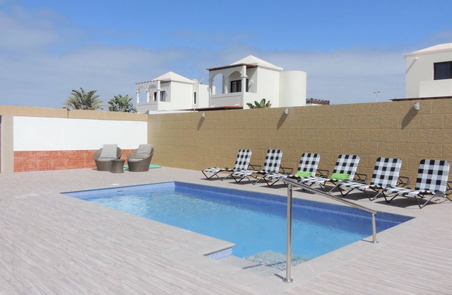VILLA MEDINA 14 A SKY CHANNELS +PRIVATE HEATED POOL+PRIVACY+INTERNET+RELAX VILLA
