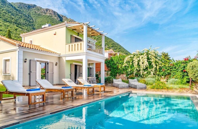 Villa Melanthi - Three Bedroom Villa, Sleeps 6