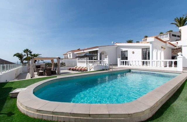 Villa Melua Summary: