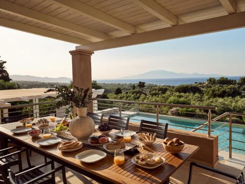Villa Merovigli - Sea Views & Private Pool, Ideal for Large Groups, by ZanteWize