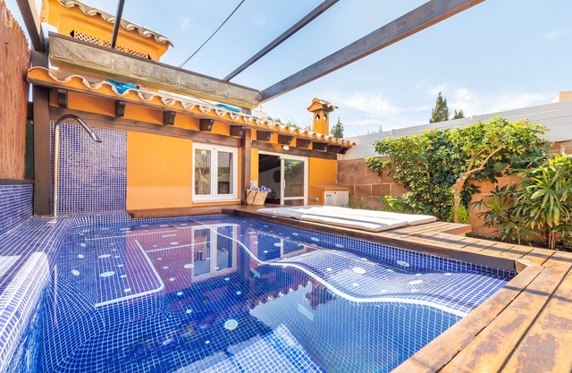 Villa 'Mimosa' with Private Terrace, Wi-Fi and Air Conditioning