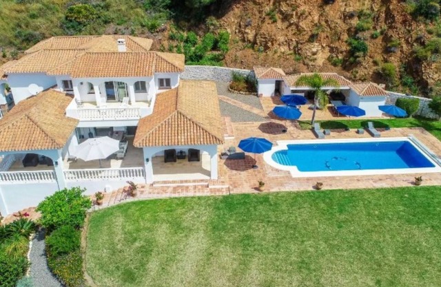 Villa Mirador de Valtocado with sea views, heated pool and Wi-Fi