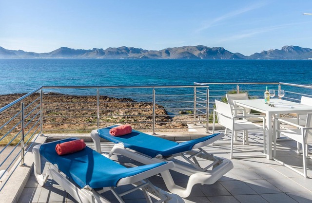 Villa Miramar by the Beach with Sea View, Pool & Wi-Fi