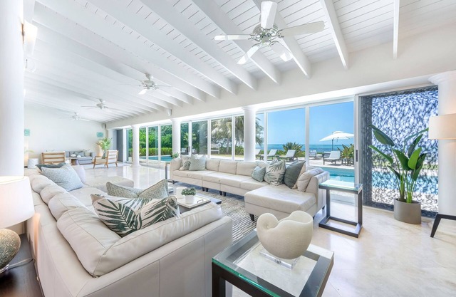 Villa Mora: Luxe Beachfront Villa w/Backyard Snorkeling, Pool, Spa + Outdoor Kitchen