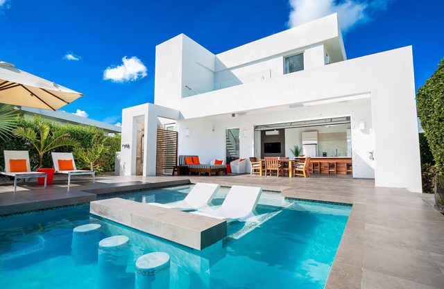 Villa Near Ocean + Private Pool - White Villas (3)
