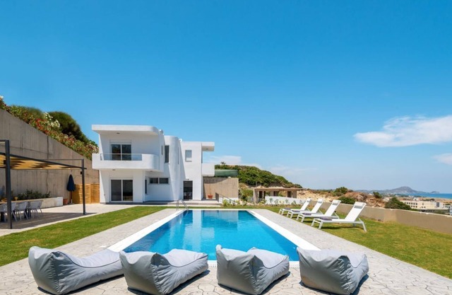 Villa Nereida - Four Bedroom Villa, Sleeps 8