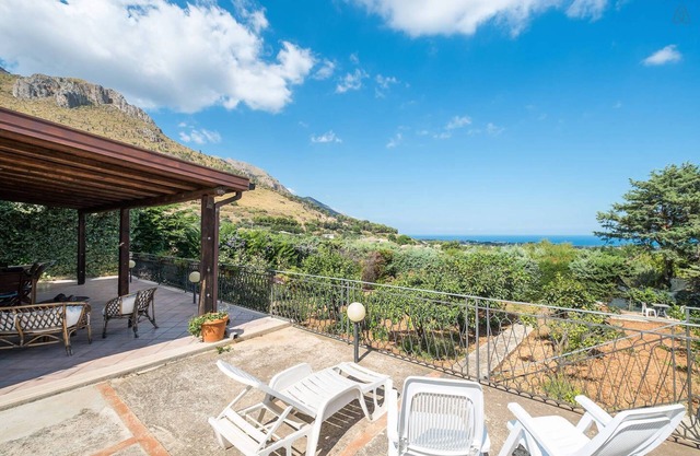 Villa Noemi seaview and beautiful garden. Unforgettable holiday!