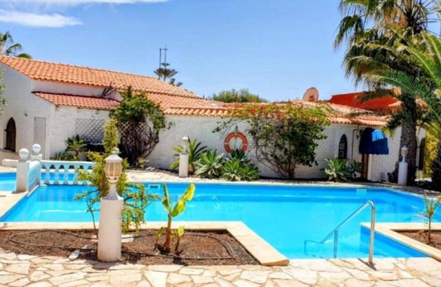 Villa Océano: Sea View, Heated Pool, Fast WiFi, Solar Energy, Garden