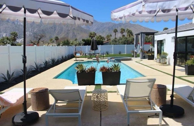 Villa Palm Springs Paradise -Private Oasis Pool+Spa + spectacular mountain views