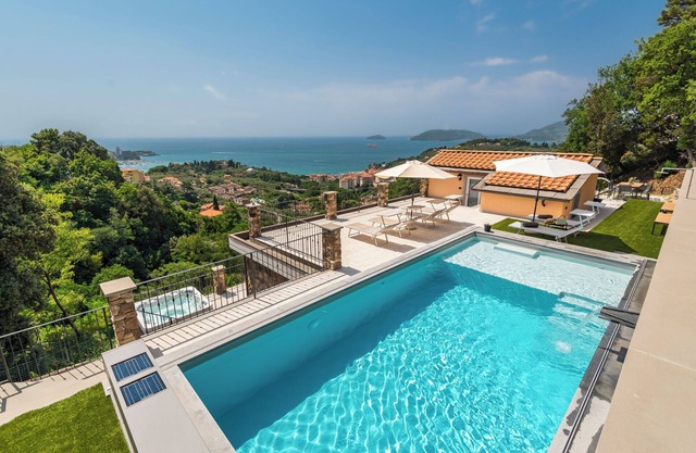 VILLA PASSION - LUXURY VILLA with POOL - JACUZZI - A/C - WIFI