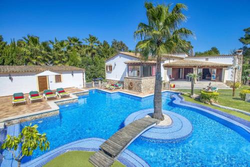 Villa Pinos by Villa Plus