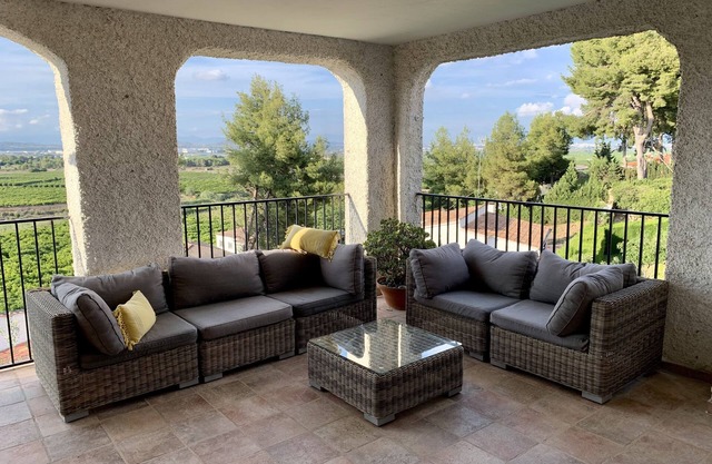 Villa Pinos - house with private pool and valley views