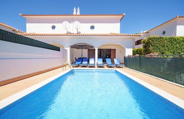 Villa private pool, free WiFi, SKY TV & A/C in tranquil location of Vale do Lobo