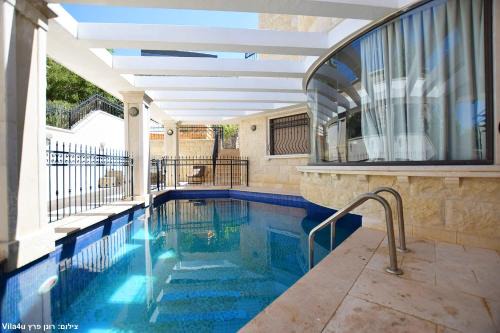 Villa Rose- Luxury Mountain Hideaway with Private Pool & Jacuzzi