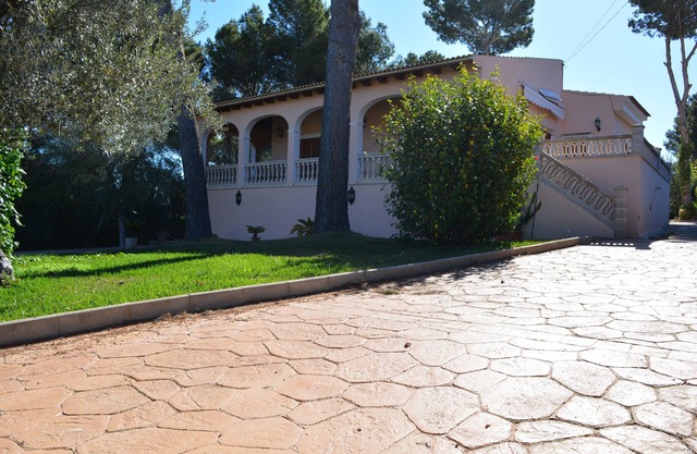 Villa S'Olivera Santa Ponsa is perfect for families who love beaches and sports