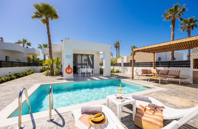 Villa Salty Sun 1 - Two Bedroom Villa, Sleeps 5