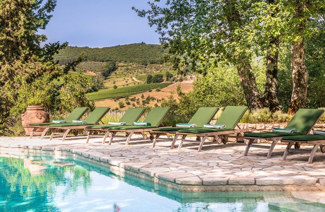 VILLA SARA Gracious vineyard home