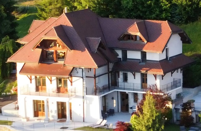 Villa Savoie -The elegance of a private pool villa - Jacuzzi and lake view