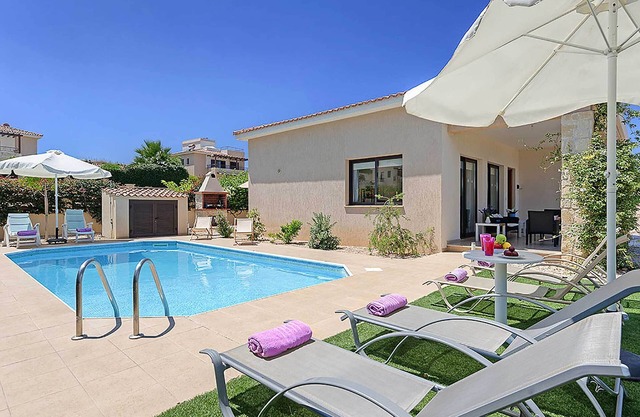 Villa Sea Side - includes a Private pool, WI-FI & a pool table