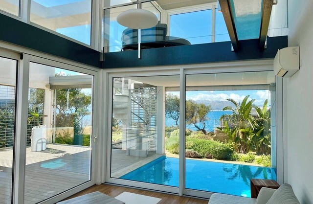 Villa 'Seafront Sunset Alcudia' with Sea View, Wi-Fi and Air Conditioning