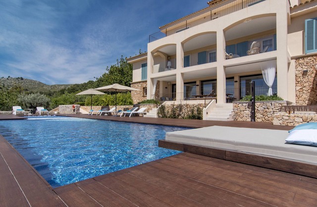 Villa "Sheretat" with Sea View, Private Pool & Wi-Fi