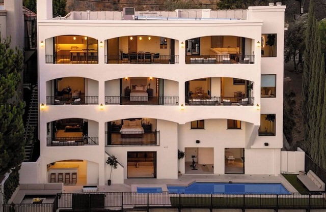 Villa Solea - Mulholland Retreat w/Pool, Spa & Iconic LA Views