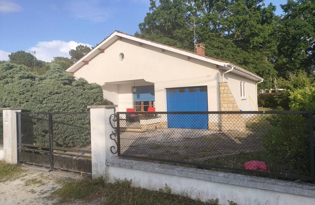 Villa Spacieuse, de Plain Pied, Avec Grand Jardin Arboré à 2 Minutes de la Plage