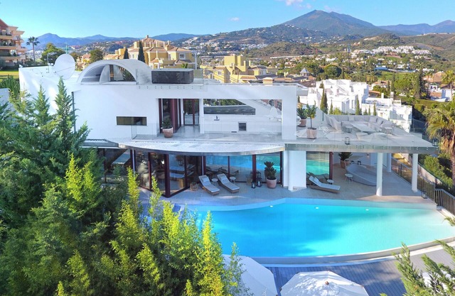 Villa Suena Blanca - Luxury Sea & Golf Views!