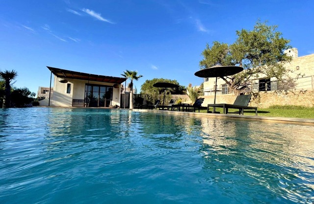 Villa Sunset-Pool-Service woman