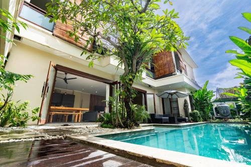 Villa Tepi Sungai - Luxury 6-BR villa, sleeps 14, 15m pool in Seminyak