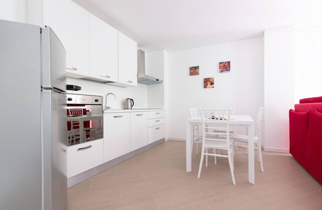 Villa Tola - Rosso - One Bedroom Apartment, Sleeps 4